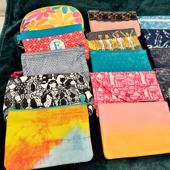 Bundle of 29 Various Colorful Cosmetic Bags - Mostly Ipsy Glambags - Picture 2 of 5